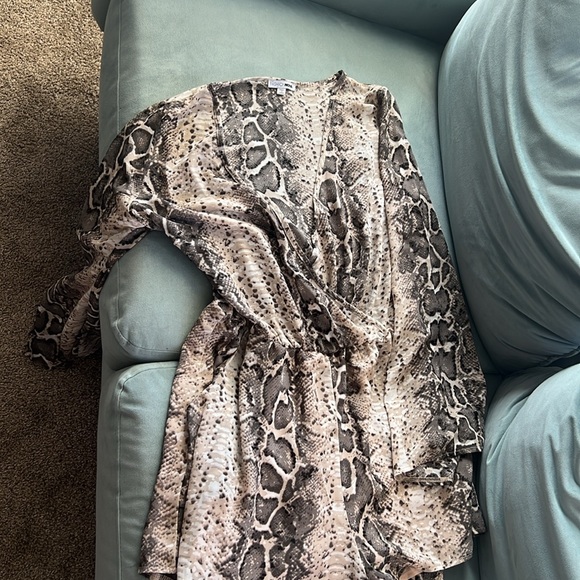 FashionNova Reptile print romper 🌪️🪐 - Picture 4 of 5